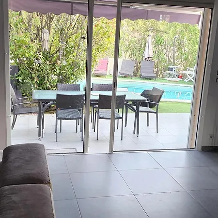 Проживання в сім'ї Privees Dans Des Lauriers *