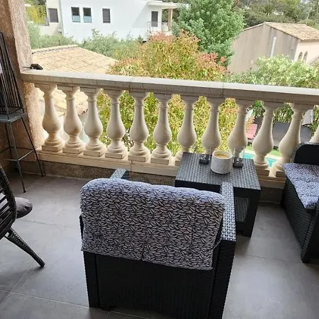 Privees Dans Des Lauriers