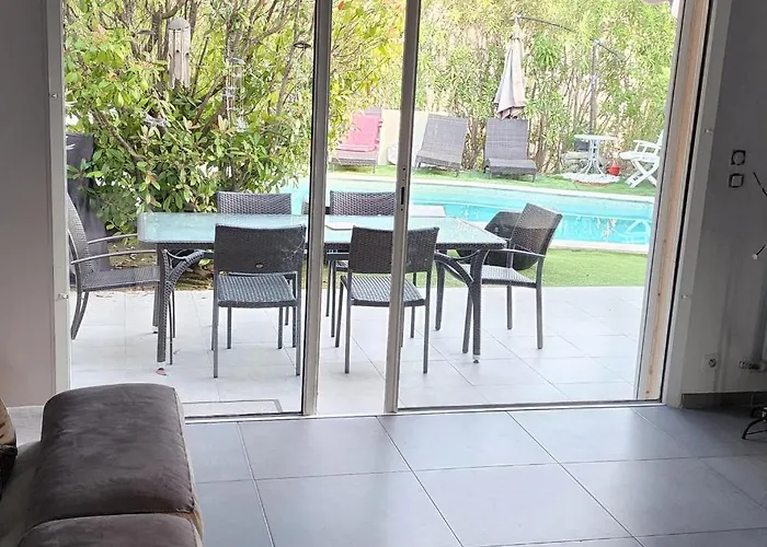 Проживання в сім'ї Privees Dans Des Lauriers *