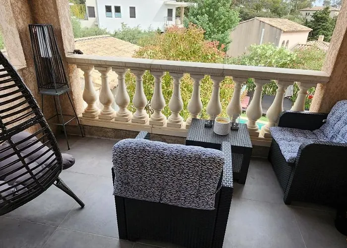 Privees Dans Des Lauriers