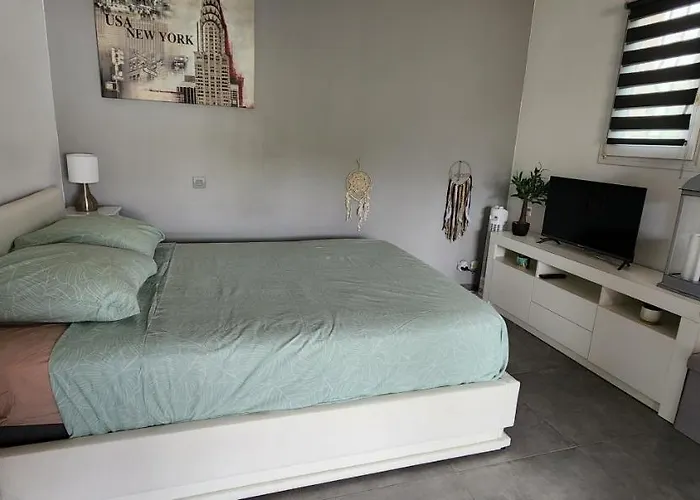 Проживання в сім'ї Privees Dans Des Lauriers